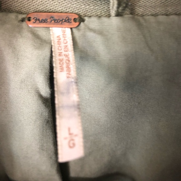 Free People SZ L army green heavy warm coat. Preowned in great condition. - Picture 4 of 7